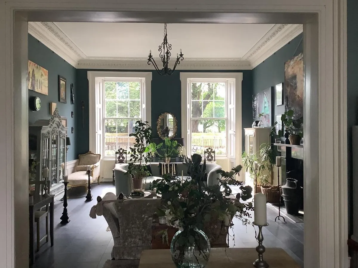 A Room In The City - West Edinburgh Guest house