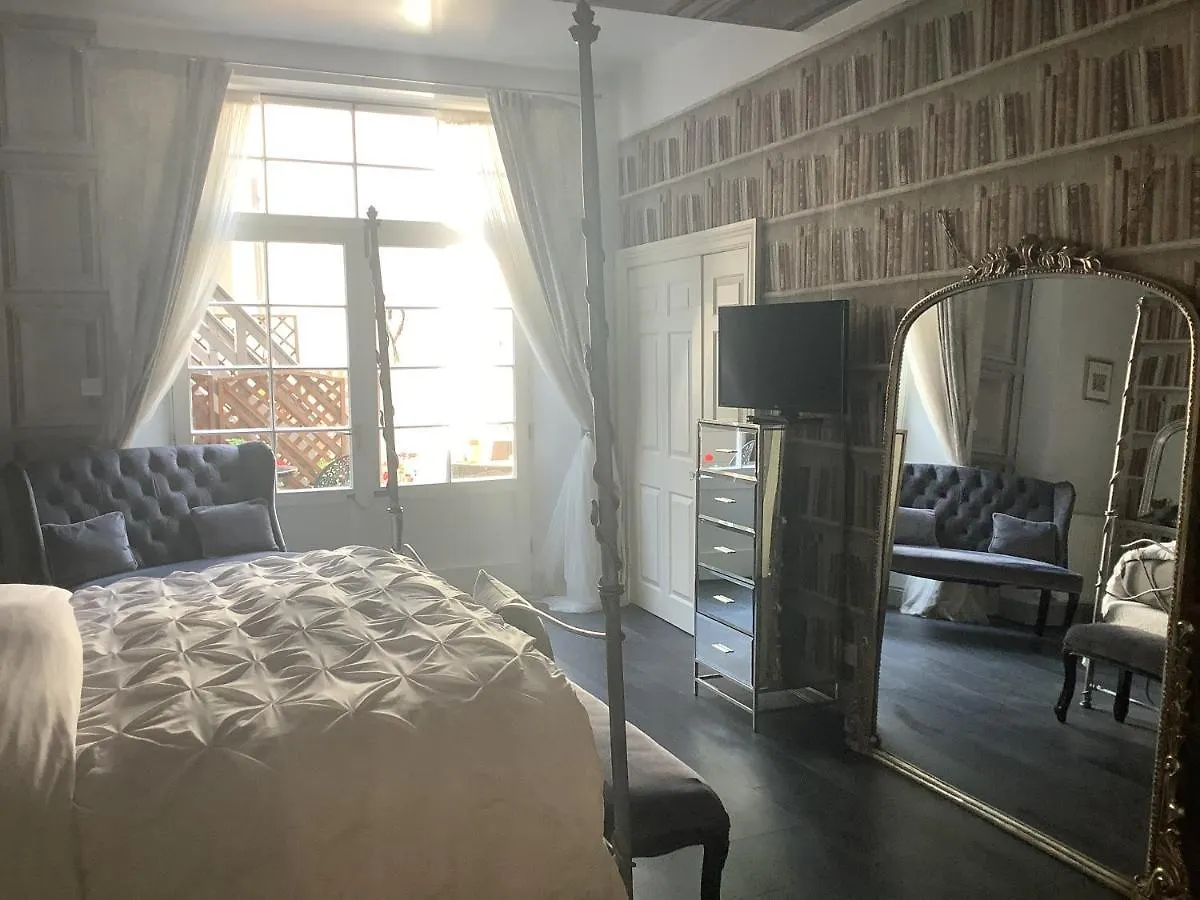 A Room In The City - West Édimbourg 0*,